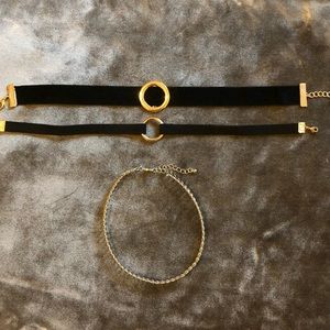 Choker’s are back for spring 2020! 2 🌚1⛓🤫☺️